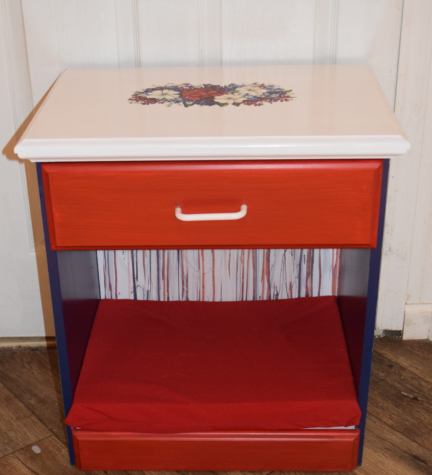 Red-White-Blue Pet beds/End Tables