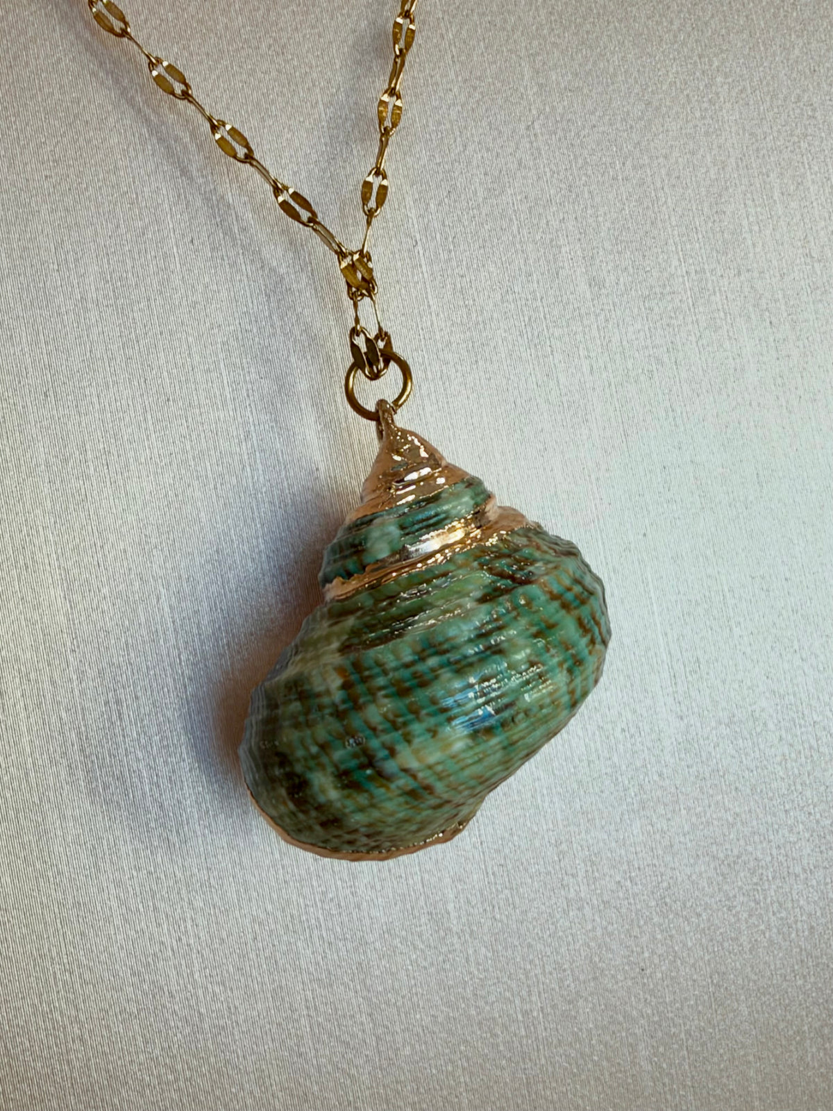 Single Green Shell Necklace