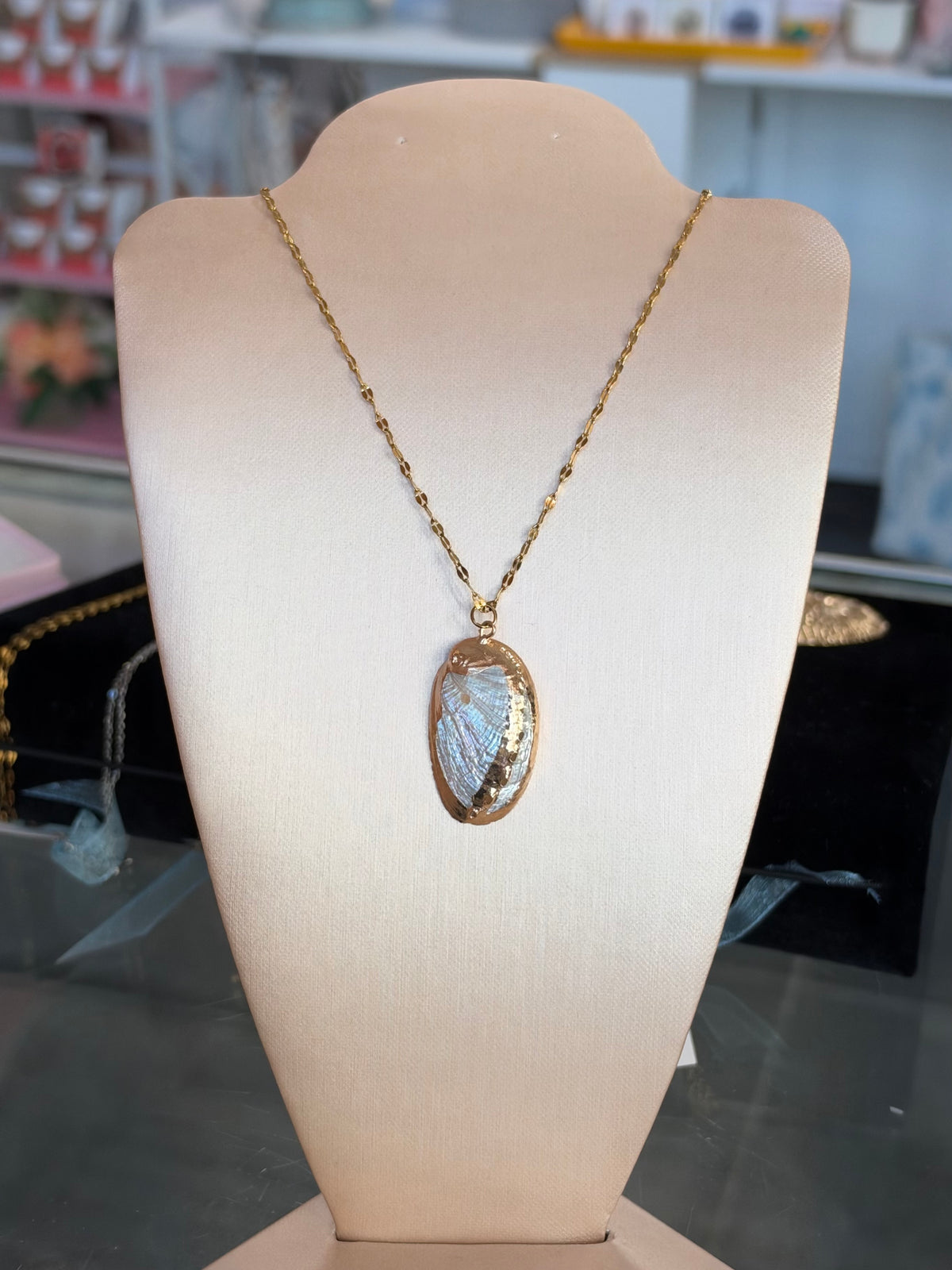 Single White Shell Necklace