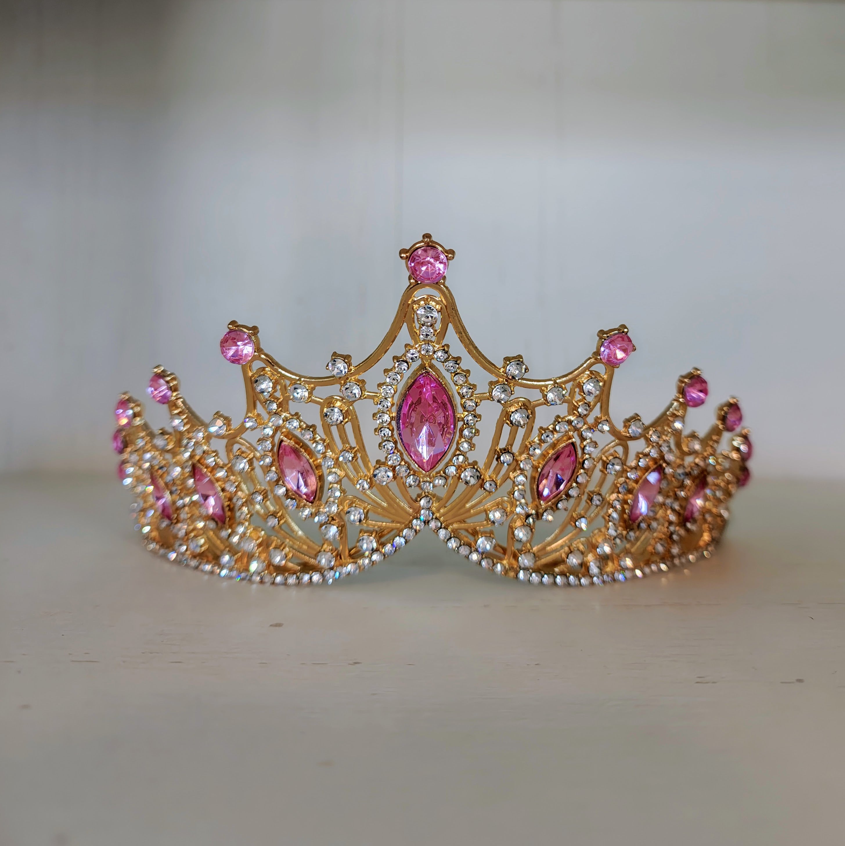 Peaked Regal Crown (4 Colors)