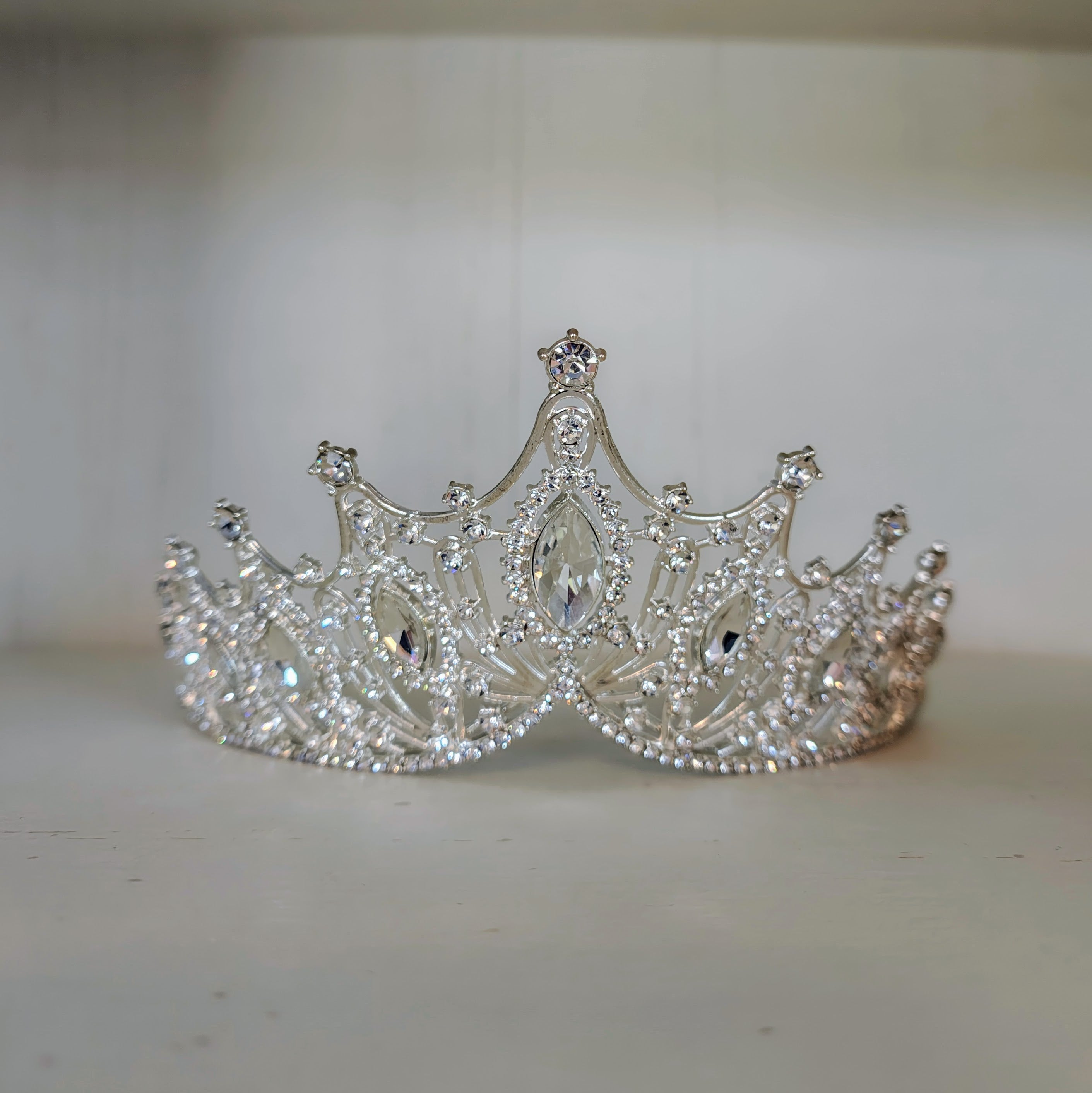 Peaked Regal Crown (4 Colors)