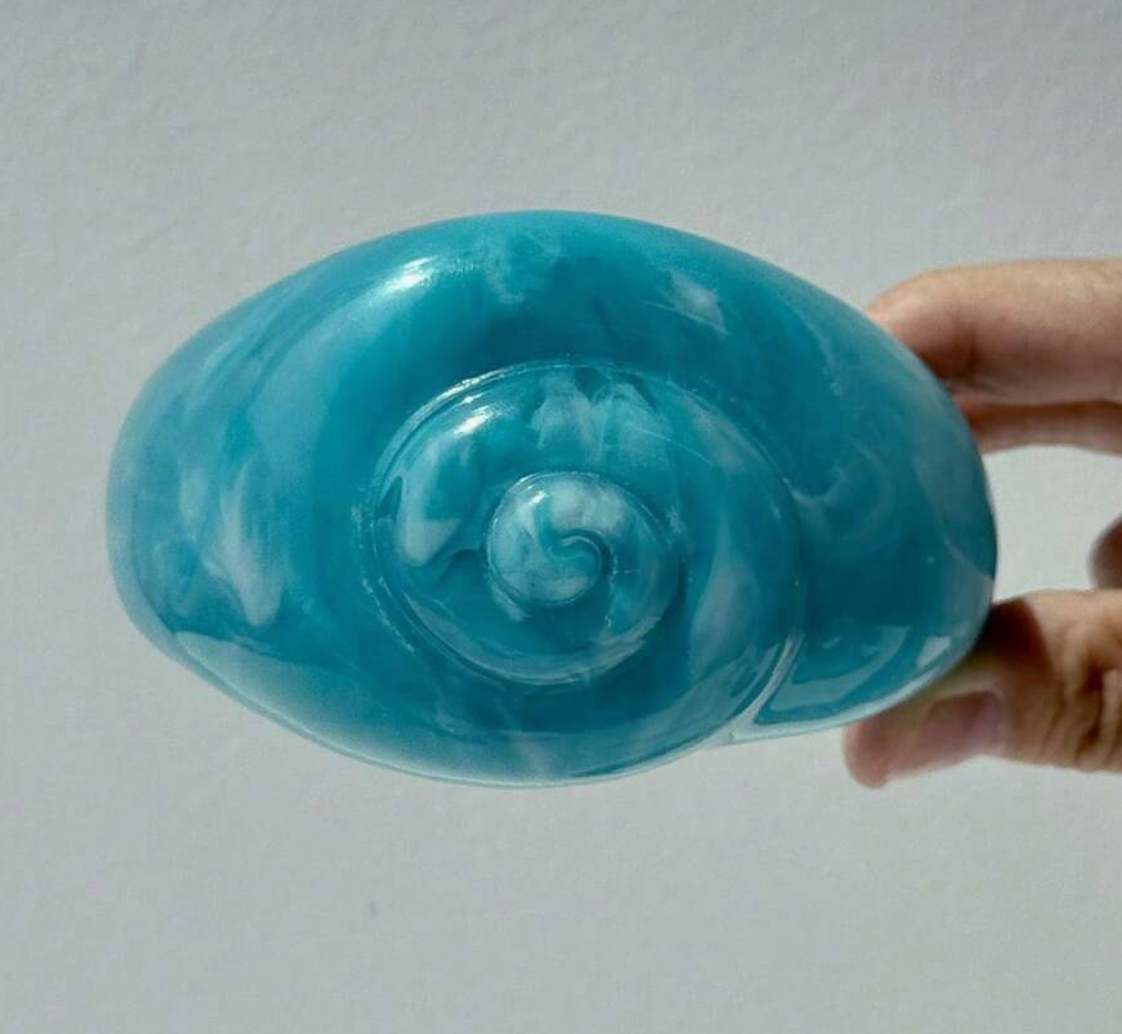 Lg. Blue Resin Seashell Bracelet - Lemonade Mermaid