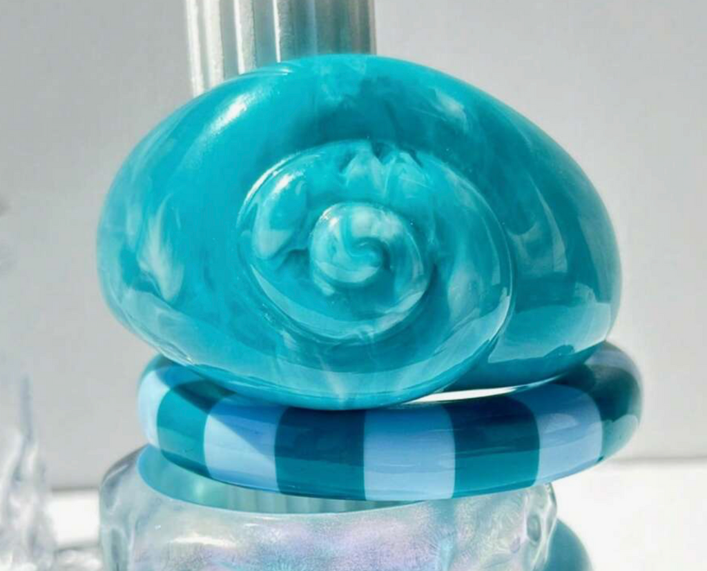 Lg. Blue Resin Seashell Bracelet - Lemonade Mermaid