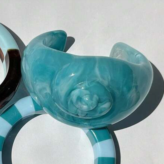 Lg. Blue Resin Seashell Bracelet - Lemonade Mermaid